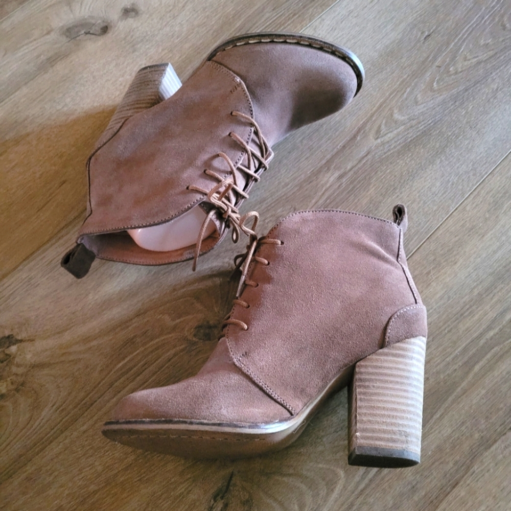 Seychelles Give It A Whirl Light Brown Suede Ankle‎ Boots